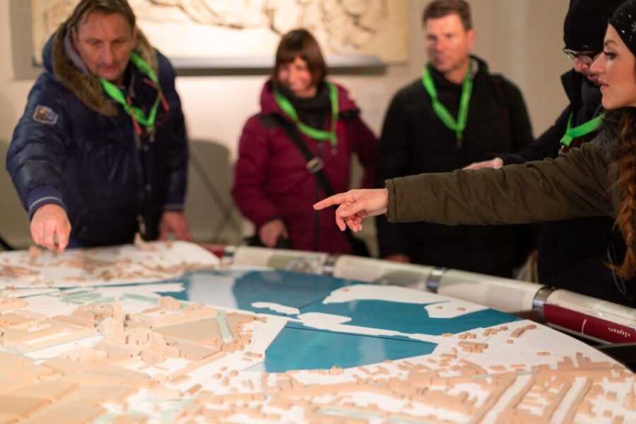 Potsdam: Scavenger Hunt, Sightseeing & Outdoor Escape Game