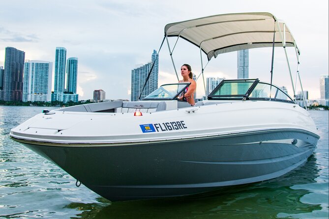 Private 4 Hour Boat Rental With Captain in Fort Lauderdale!