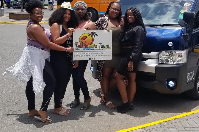 Private Airport Round Trip Transfer To Montego Bay Hotels - Vehicle and Amenities