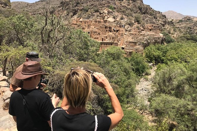 Private Day Trip to Nizwa, Jabal Akhdar (Green Mountain) & Birkat Al Moz - Exploring Nizwas Renowned Fort