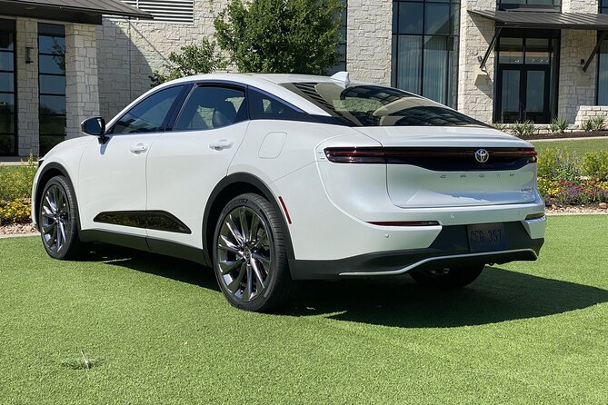 Private Departure From Tokyo City to Narita Airport NRT by Sedan - Overview of the Transfer Service