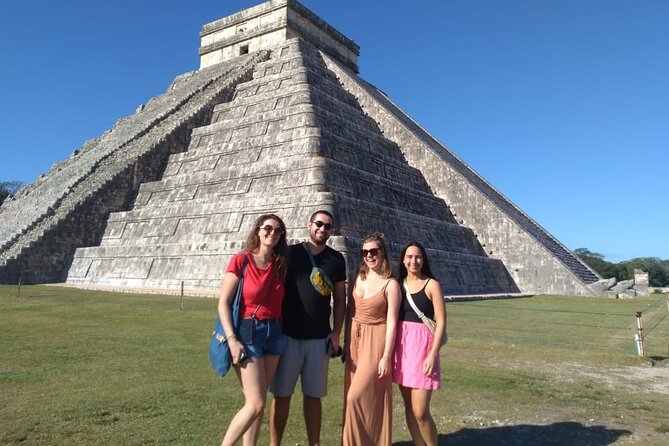 private-guide-service-in-the-archaeological-zone-of-chichen-itza-accessibility-and-participation