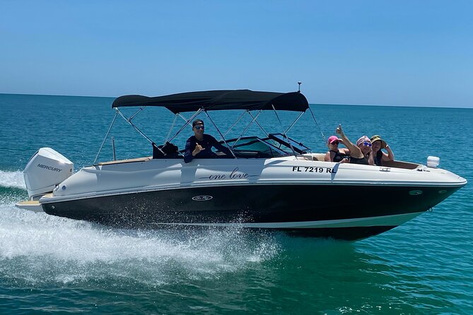 private-luxury-boat-charter-meeting-and-pickup-logistics