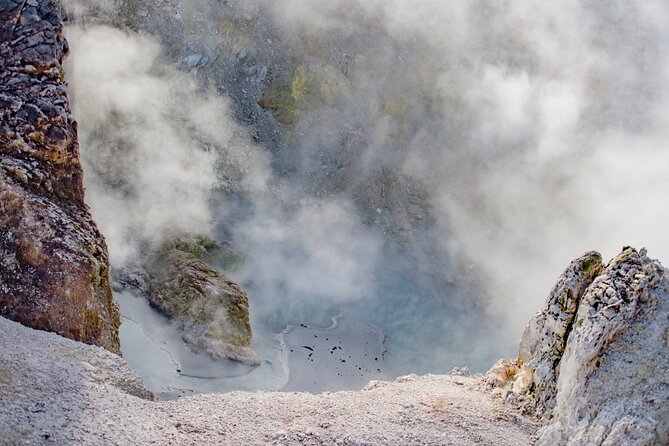 Private Tour [4 Days]: Waitomo Caves, Hobbiton, Rotorua, Hells Gate & Wai-O-Tapu