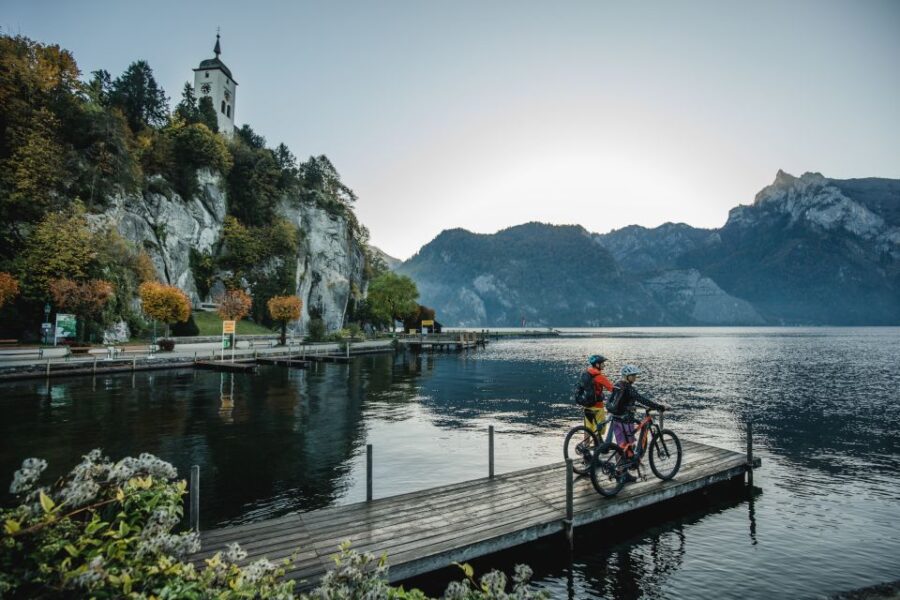 private-tour-highlights-of-austria-hallstatt-salzburg-wachau-explore-the-wachau-valley
