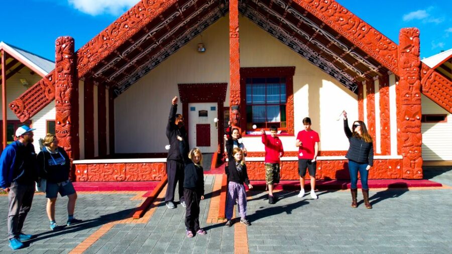 Rotorua: Whakarewarewa Village Guided Tour