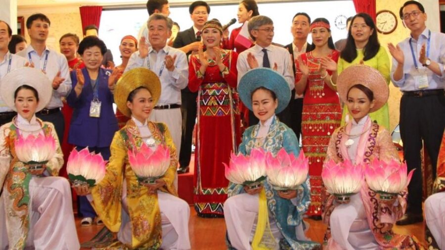 Saigon River Dinner on Cruise With Buffet and Live Music