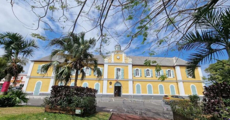 Saint-Pierre: Outdoor Escape Game Robbery In The City - Explore the City With Friends