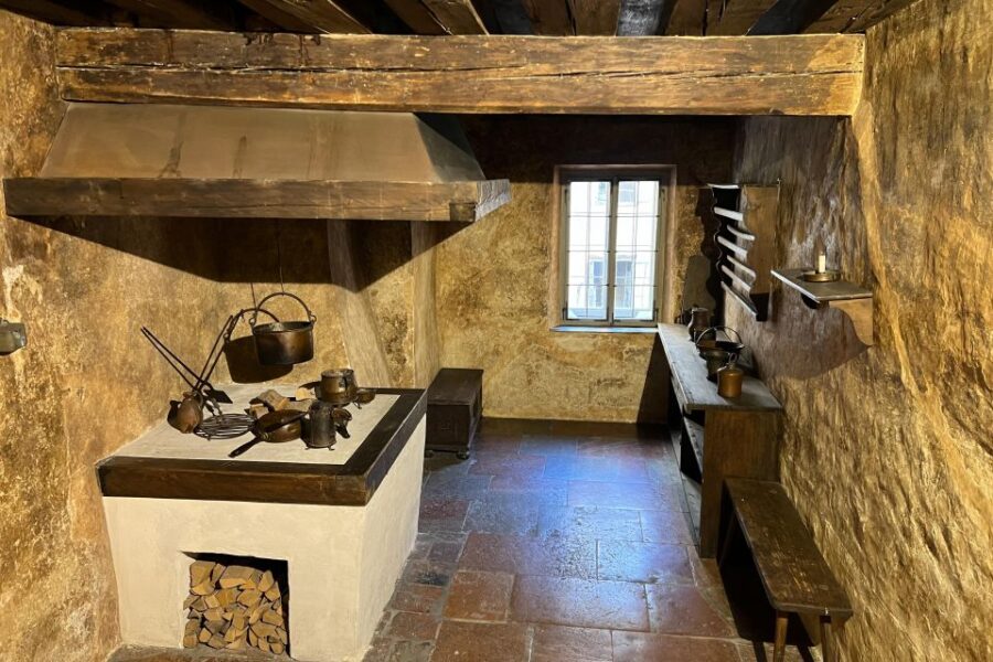 Salzburg: Mozart and Sound of Music Private Walking Tour - Tour Duration and Language