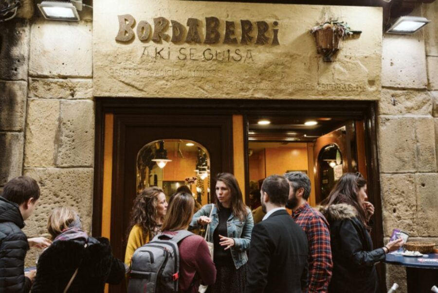 San Sebastian: Pintxos and Wine Tour With 5 Tastings