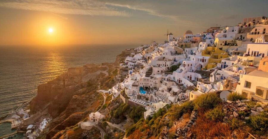 Santorini: Roundtrip Transfer To Oia