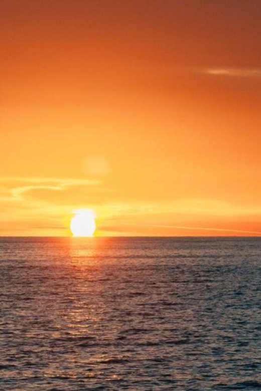 Santorini: Sunset Boat Cruise With BBQ Meal & Wine - Sunset Cruise Highlights