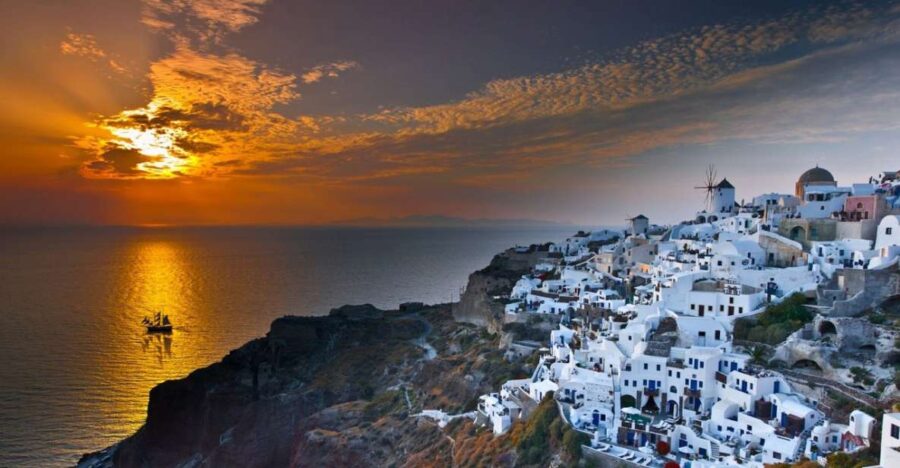 Santorini: Volcanic Sunset Cruise With Dinner - Activity Overview
