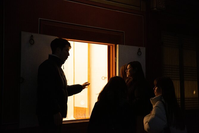 Seoul: Palace, Temple and Market Guided Foodie Tour at Night - Tour Overview