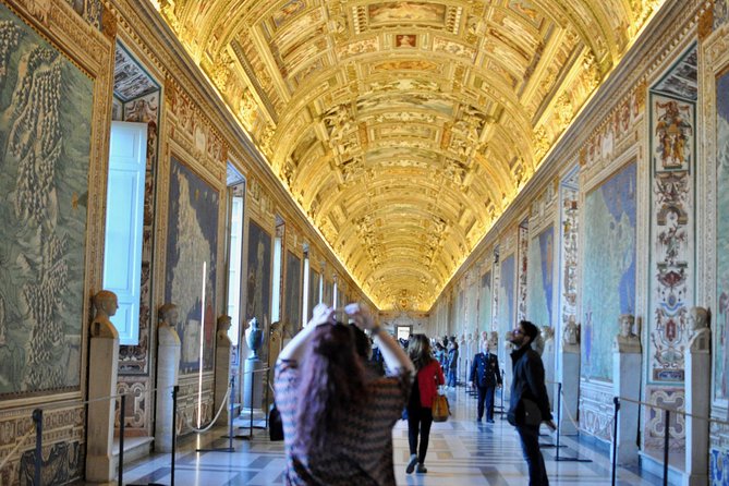 Skip the Line: Small Group Vatican Tour With Basilica Access