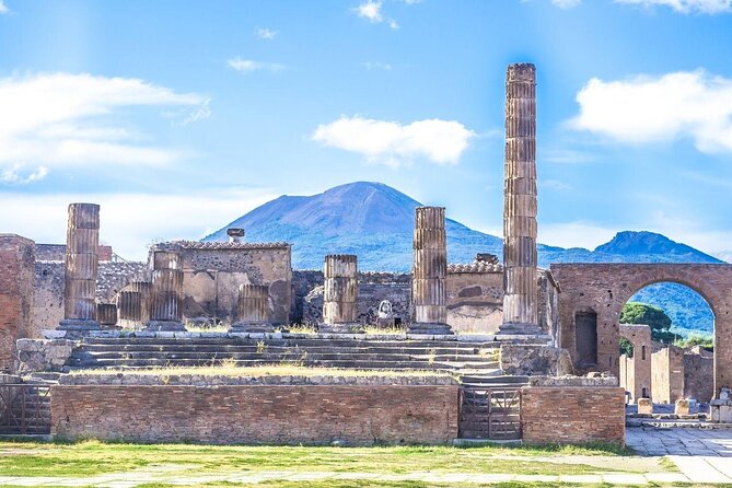 Small Group Pompeii Positano & Amalfi With Boat Ride From Rome