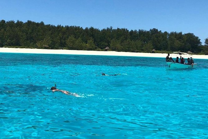 Snorkeling at Mnemba Atoll - Overview of Mnemba Island