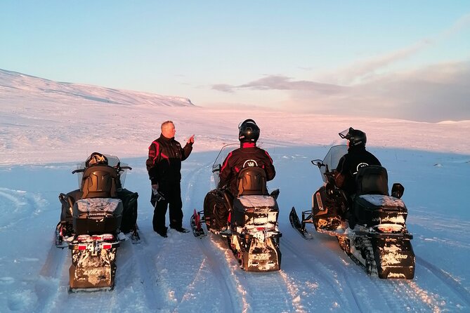Snowmobile Safari on the Mountain Plateau of Finnmarksvidda - Pickup and Logistics