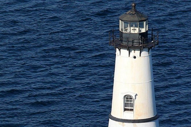 St Lawrence River - Rock Island Lighthouse on a Glass Bottom Boat Tour - Location and Access