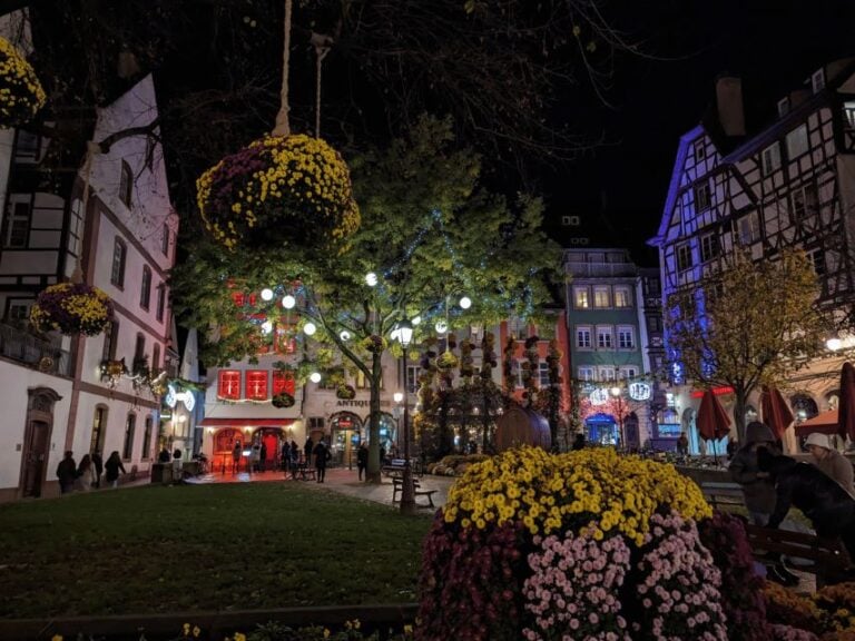 strasbourg-christmas-market-by-night-with-mulled-wine-strasbourgs-christmas-charm