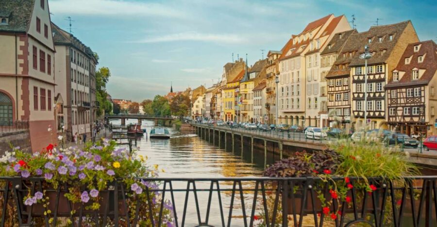 Strasbourg: Highlights Self-Guided Scavenger Hunt City Tour
