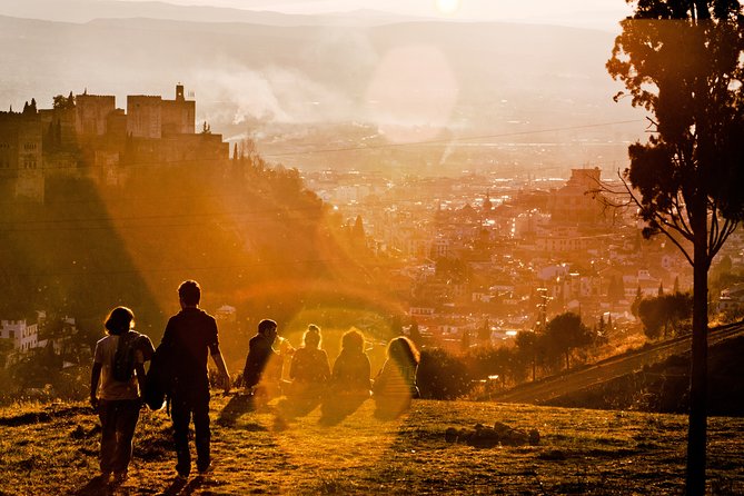 Sunset Walking Tour in Albaicín & Sacromonte - Tour Overview and Details