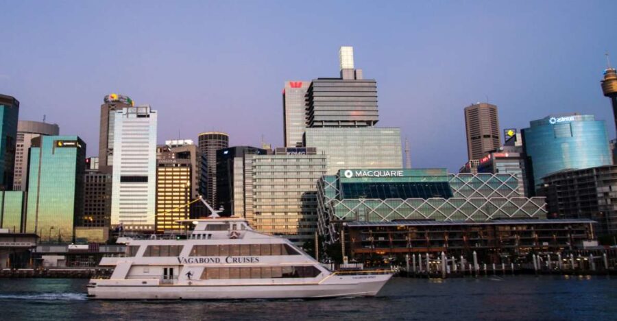 Sydney Harbour: Latin Fiesta Dinner Cruise
