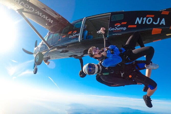 Tandem Skydiving With Gojump in Hawaii