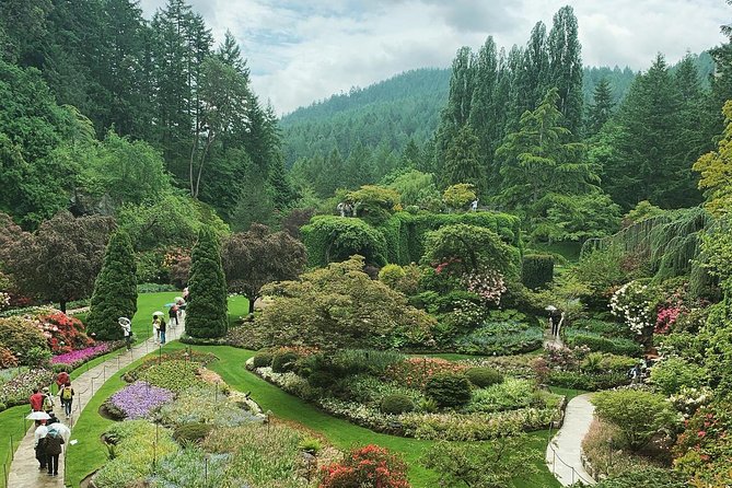 the-butchart-gardens-express-shuttle-famous-butchart-gardens-in-victoria