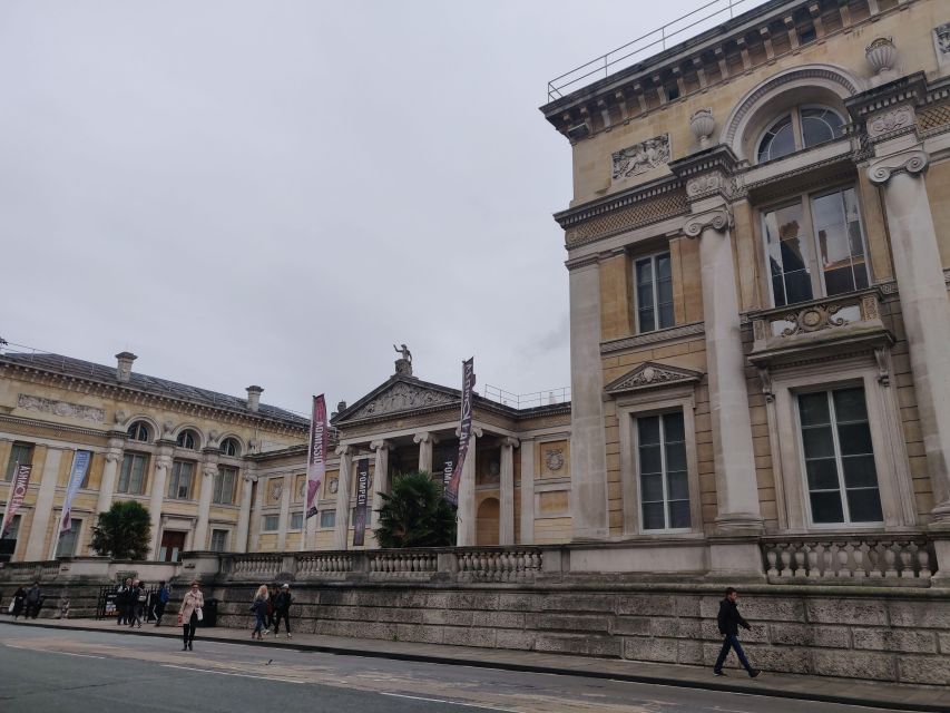 the-famous-and-secret-wonders-of-oxford-in-english-tour-duration-and-group-size