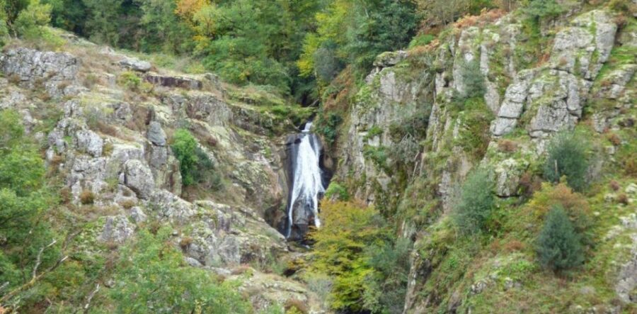 the-wonders-of-arifat-a-journey-to-the-enchanted-waterfall-stunning-natural-splendor