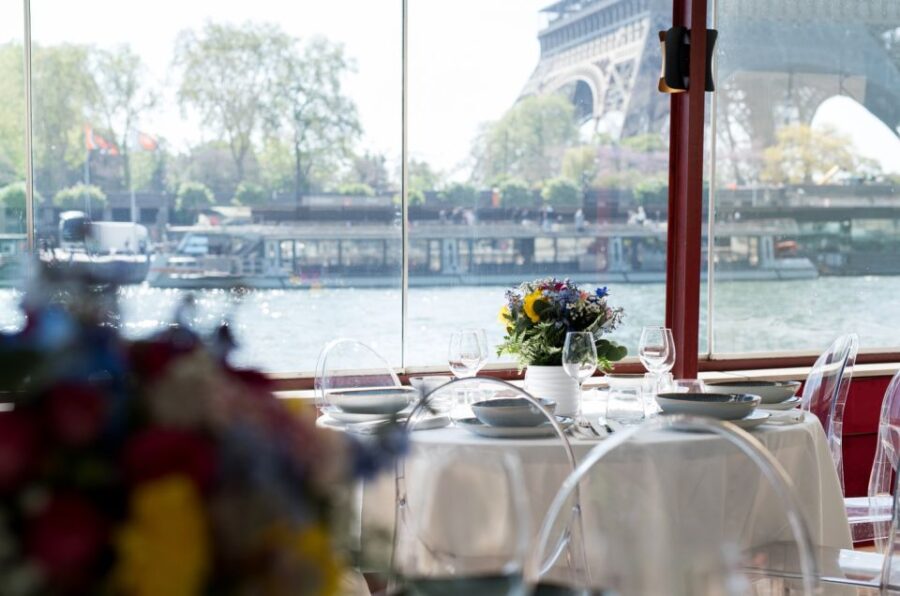 Theo Boat/Paris: Lunch Cruise on the Seine With Rooftop