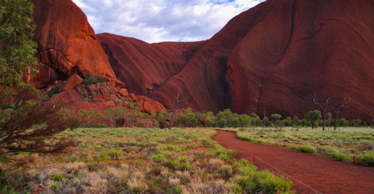 uluru-sacred-sites-tour-sparkling-at-sunset-bbq-dinner-exploring-ulurus-unesco-heritage