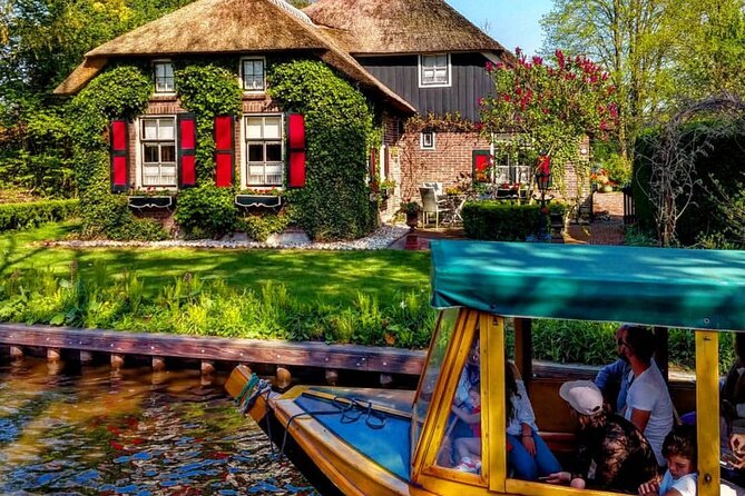 Unique Dutch Villages Zaanse Schans, Dutch Farm and Giethoorn Tour Including a Boat Ride - Experiencing a Dutch Farm