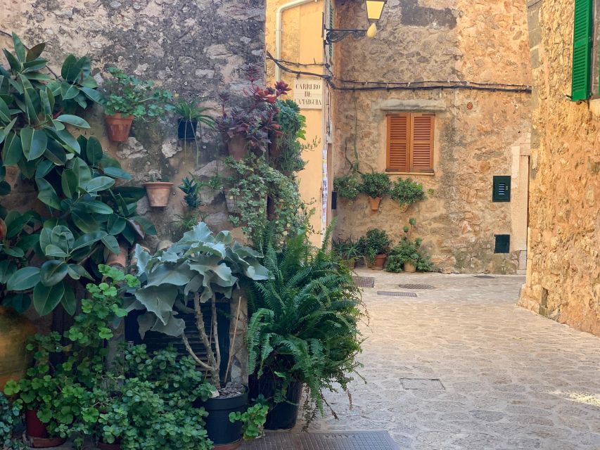 valldemossa-town-and-the-most-beautiful-viewpoints-enchanting-cobblestone-streets