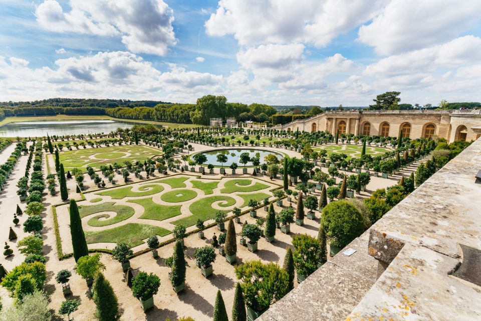 Versailles: Skip-The-Line Tour of Palace With Gardens Access - Tour Overview