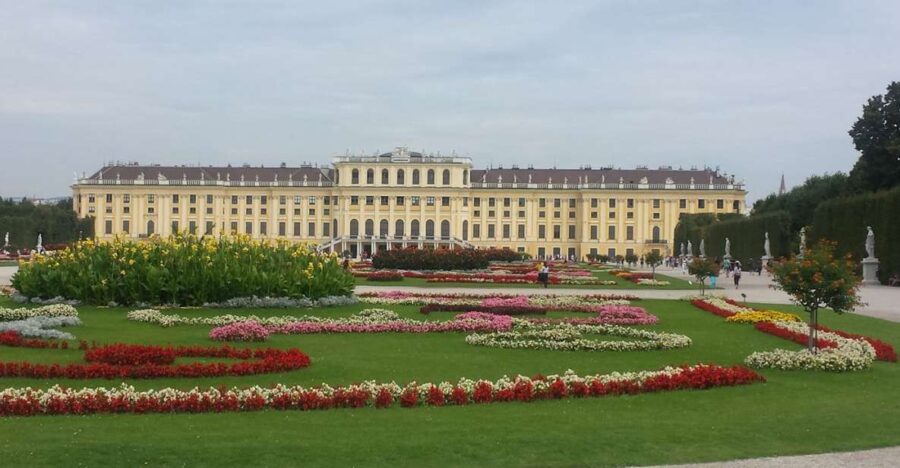 Vienna: Schönbrunn Palace and City Center Guided Tour