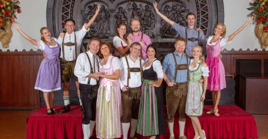 Vienna: Traditional Dinner Show at the Wiener Rathauskeller - Event Details