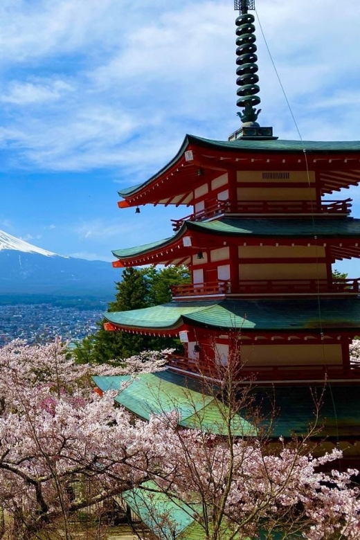 View of Mt. Fuji, Chureito Pagoda and Hakone Cruise Day Trip