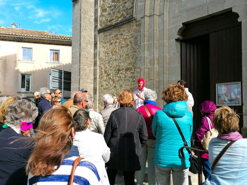 visit-grillon-a-wonderful-provencal-village-overview-of-the-walking-tour