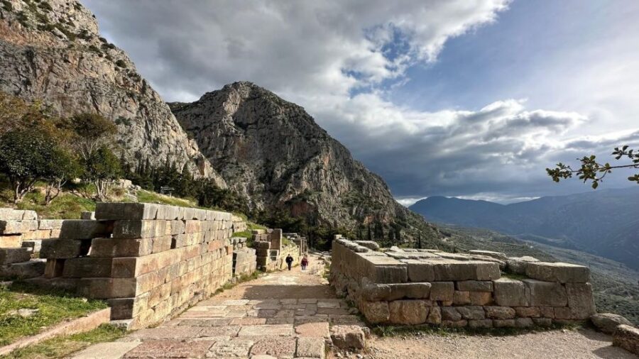 visit-thermopylae-delphi-navel-of-earth-private-tour-8h-tour-details