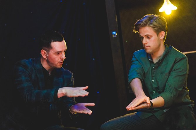 watch-closely-an-evening-of-magic-award-winning-magician