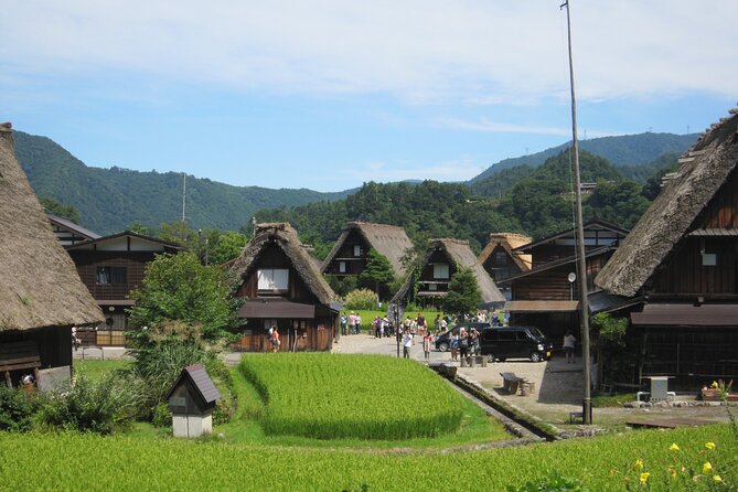Weekend-Only World Heritage Shirakawago Day Bus Tour From Kanazawa Station