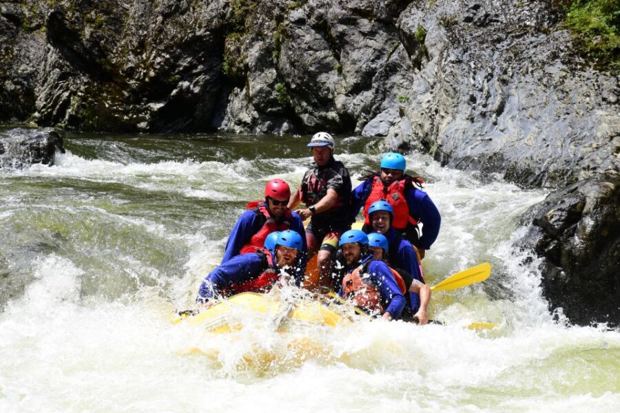 Wellington: Te Awa Kairangi Class 3 Whitewater Rafting Tour
