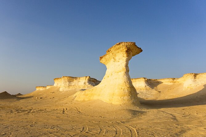 west-of-qatar-tour-richard-serra-mushroom-rock-formation-inclusions-and-highlights