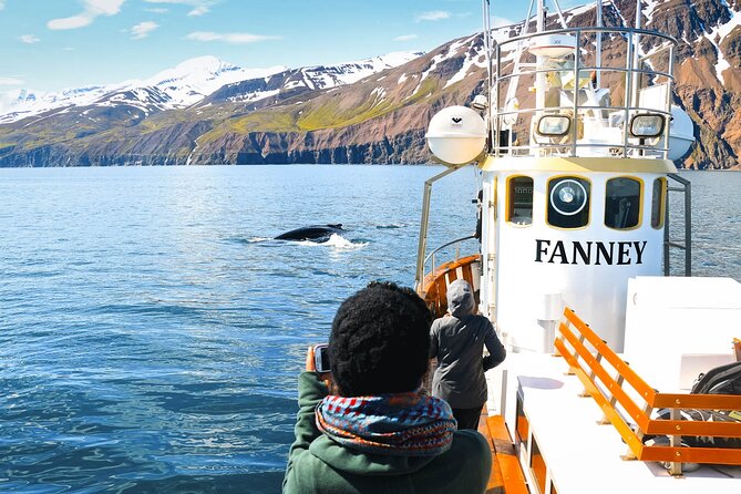 whale-watching-in-husavik-included-amenities