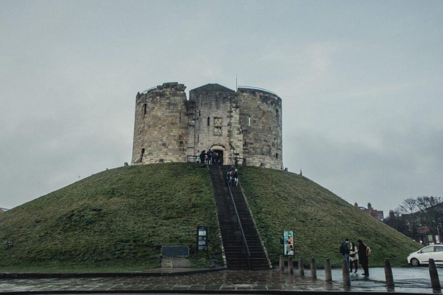 york-audio-walk-ghosts-history-and-chocolate-explore-the-ancient-city-of-york