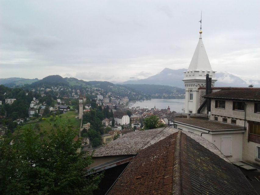 Zurich Charms: Private City Center Walk and Lake Cruise