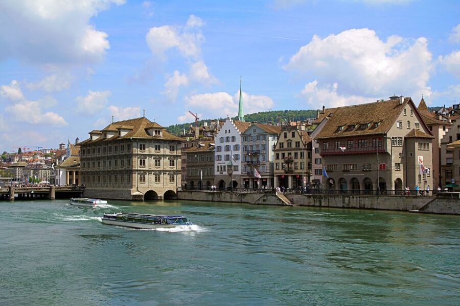 Zurich - Old Town Private Walking Tour - Explore the Twin-Towered Grossmünster