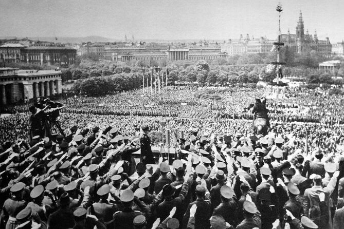 Historical Hitler Walking Tour of Vienna - Surviving Jewish Architecture